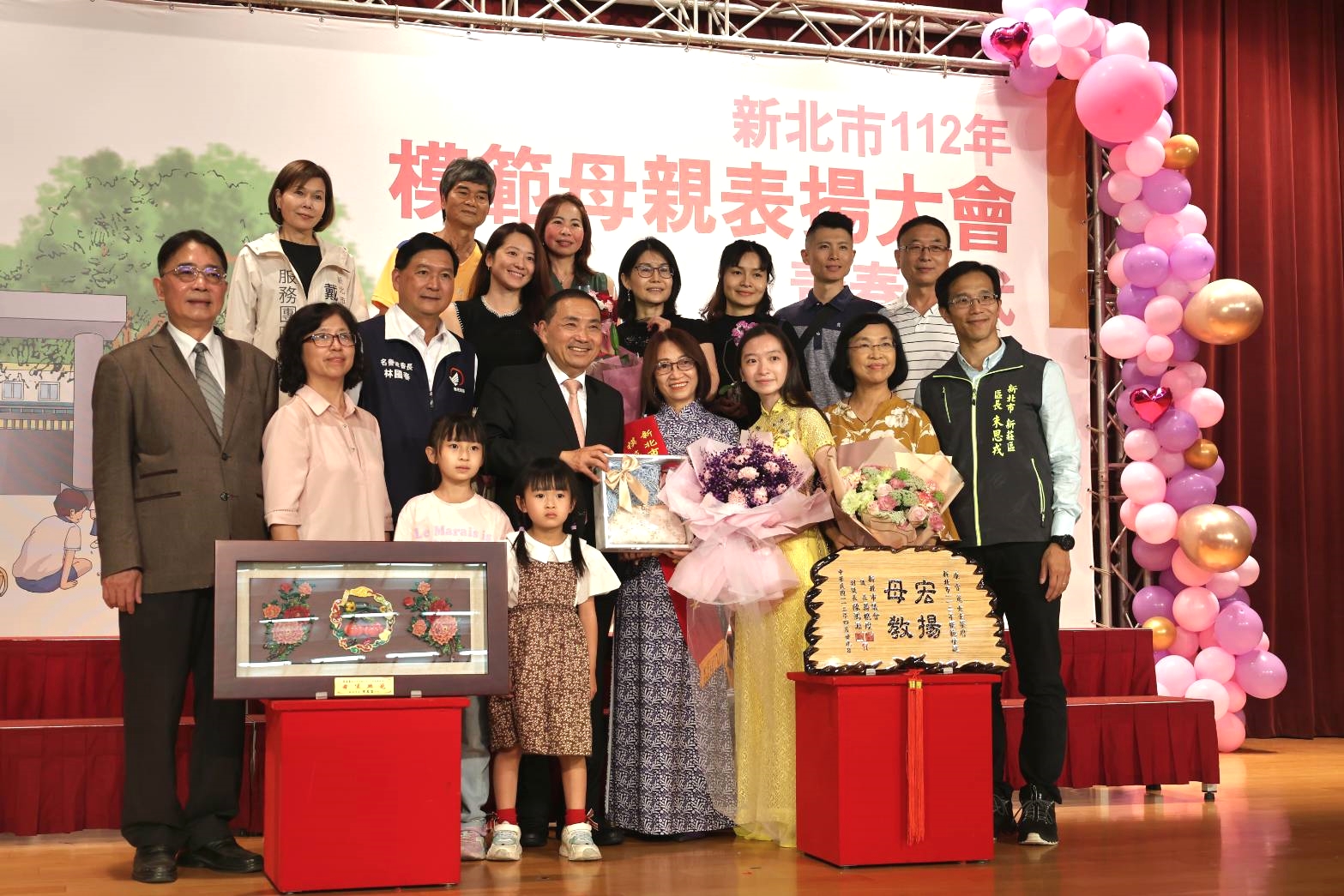 市府模範母親表揚 回到媽媽的青春年代.jpg