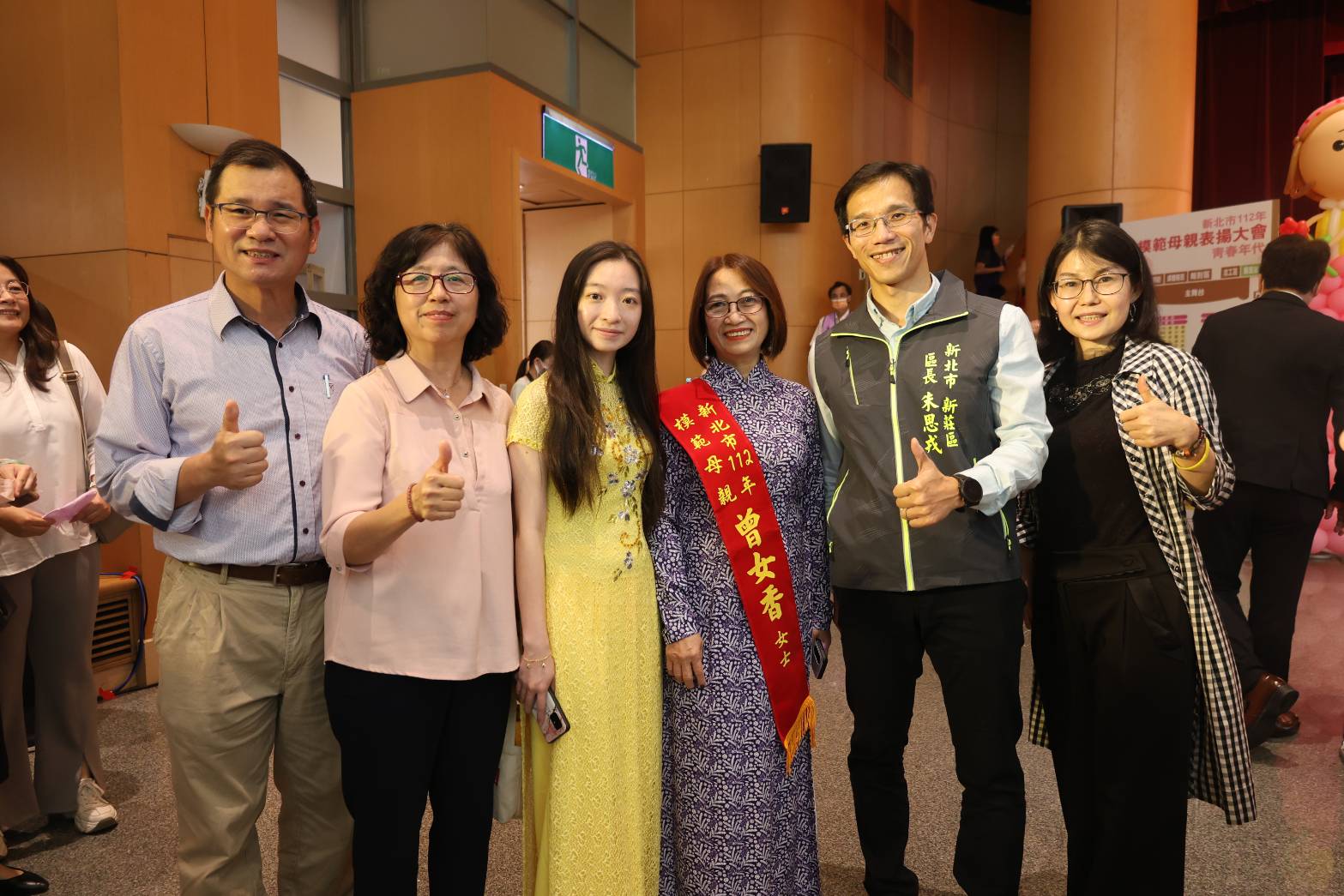市府模範母親表揚 回到媽媽的青春年代.jpg
