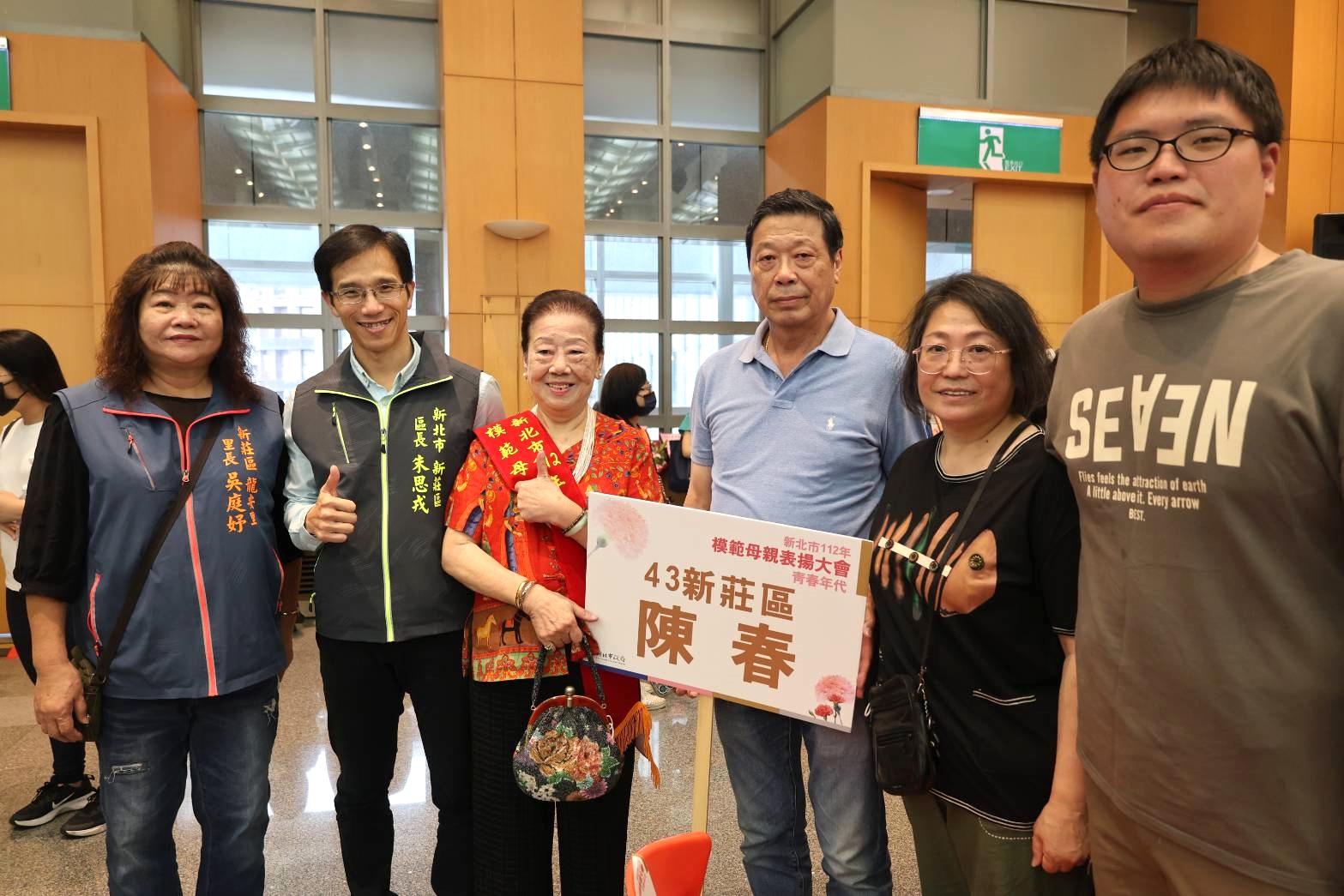 市府模範母親表揚 回到媽媽的青春年代.jpg