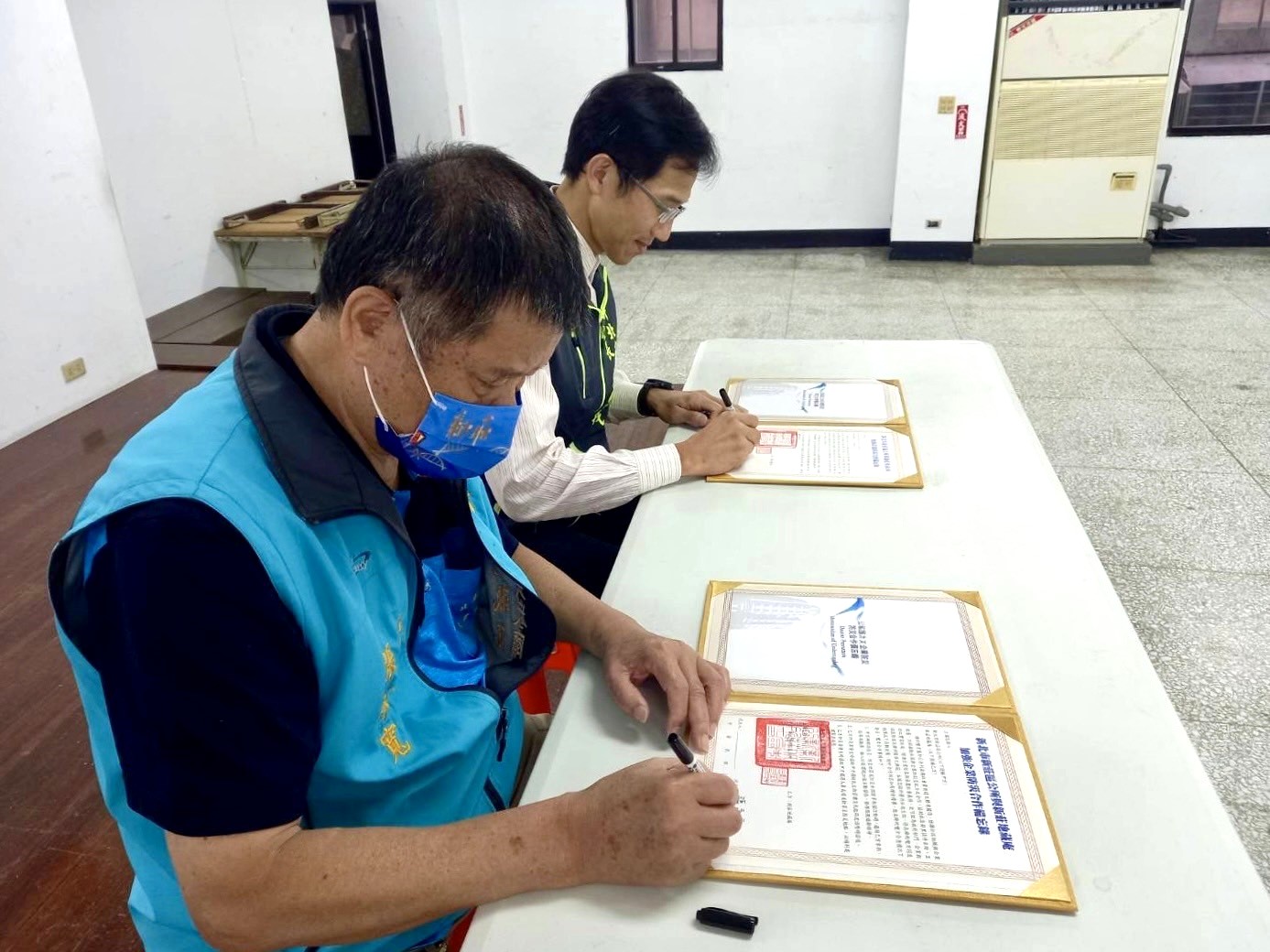區長與新莊地藏庵主委簽署企業防災合作備忘錄