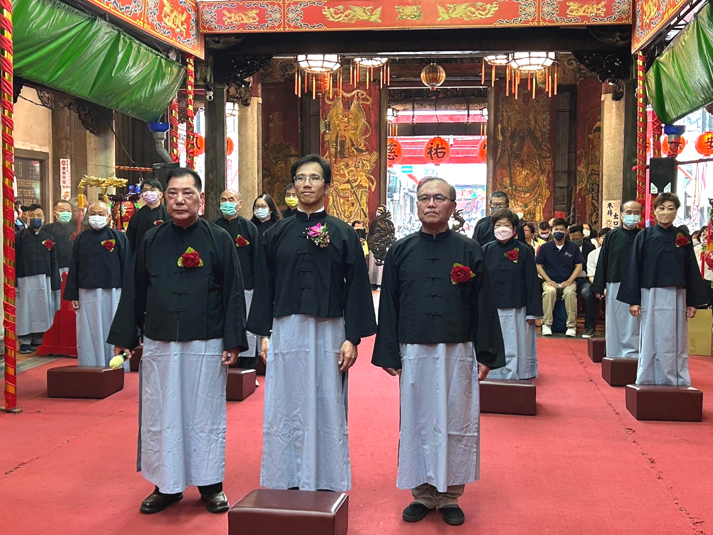 新莊區長朱思戎代表主祭