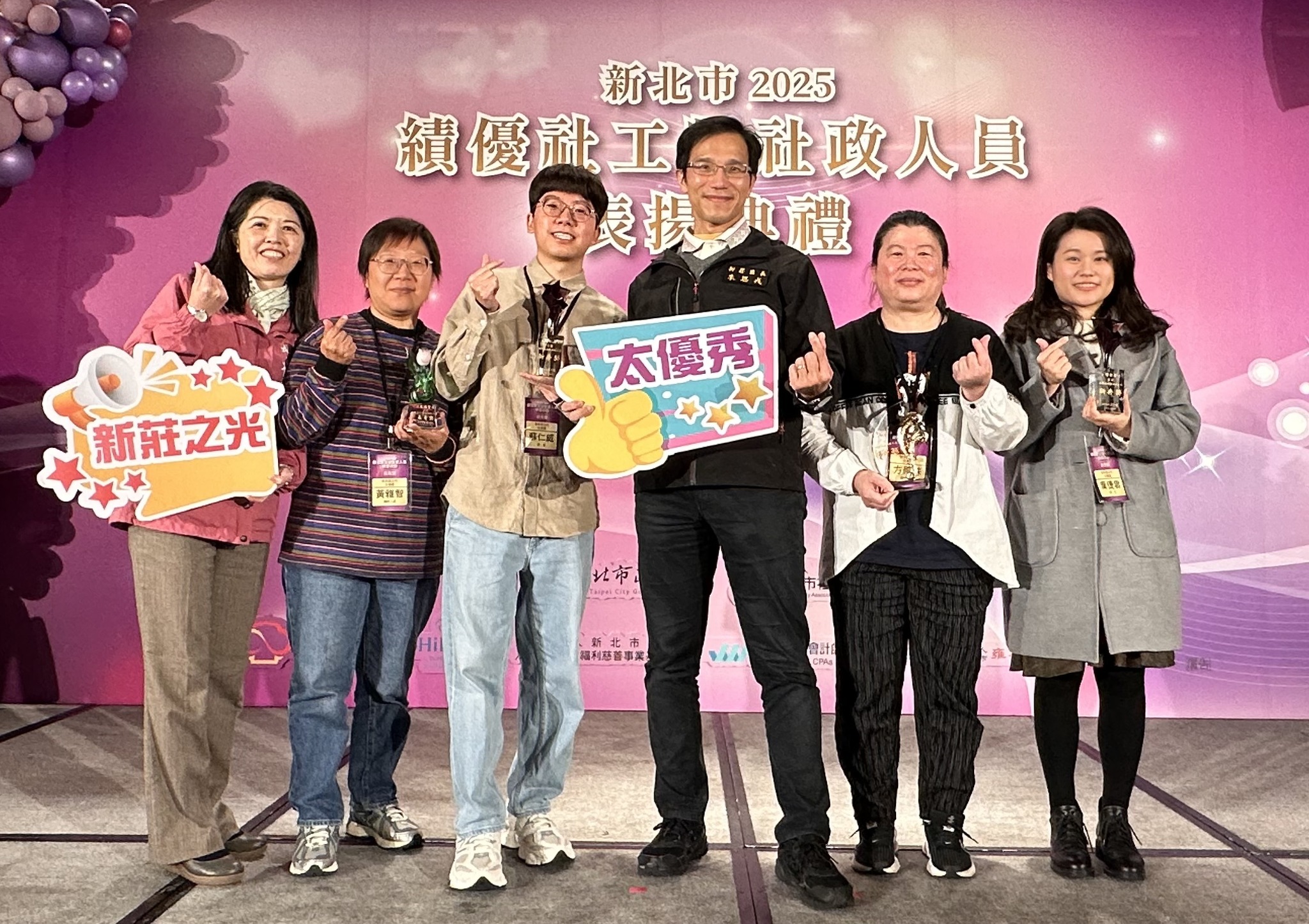 本所社會課獲獎夥伴合照.jpg