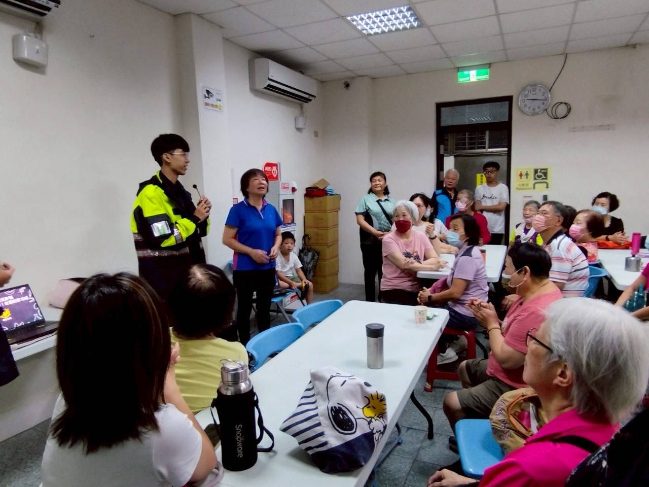 新莊派出所進行防詐騙宣導(1).jpg