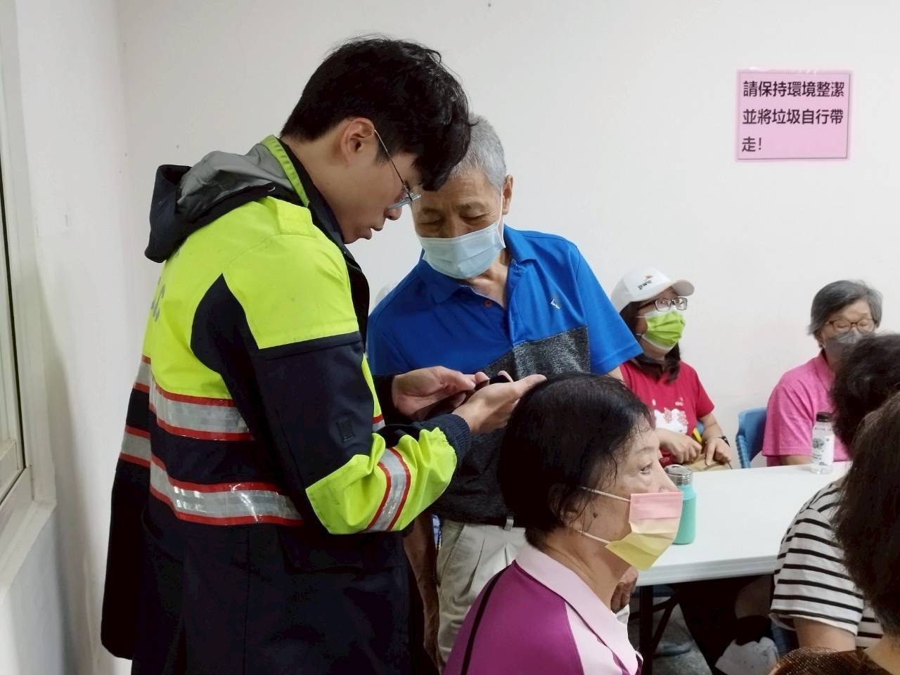 協助長輩下載防詐騙手機App.jpg