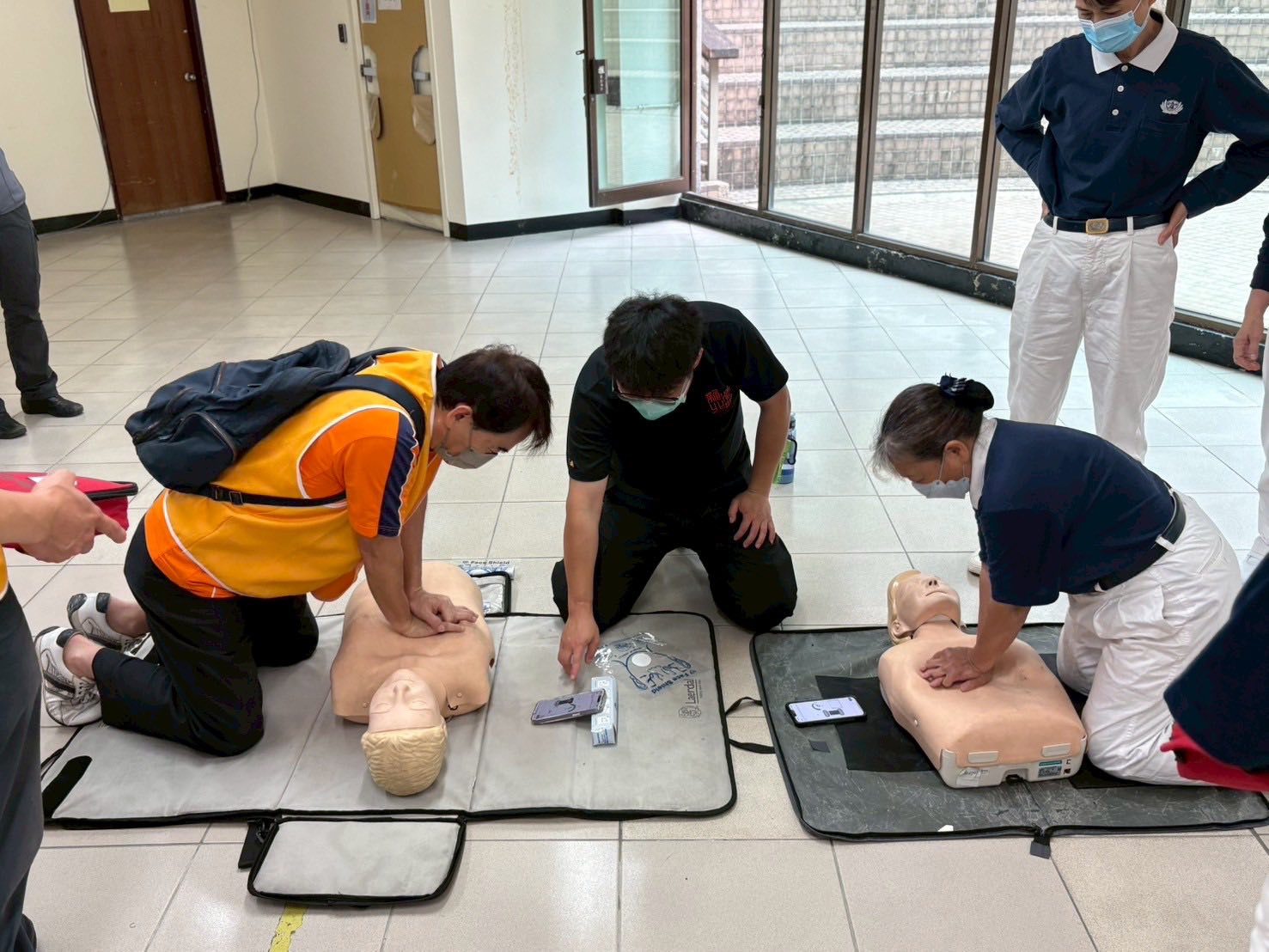 CPR 心肺復甦術教學.jpg