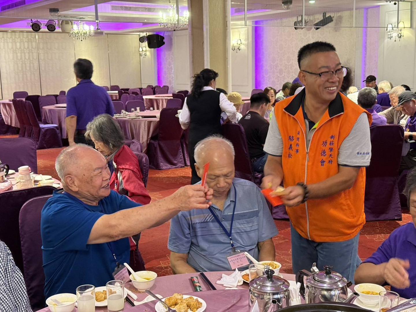 「溫馨敬老慶中秋」餐會.jpg