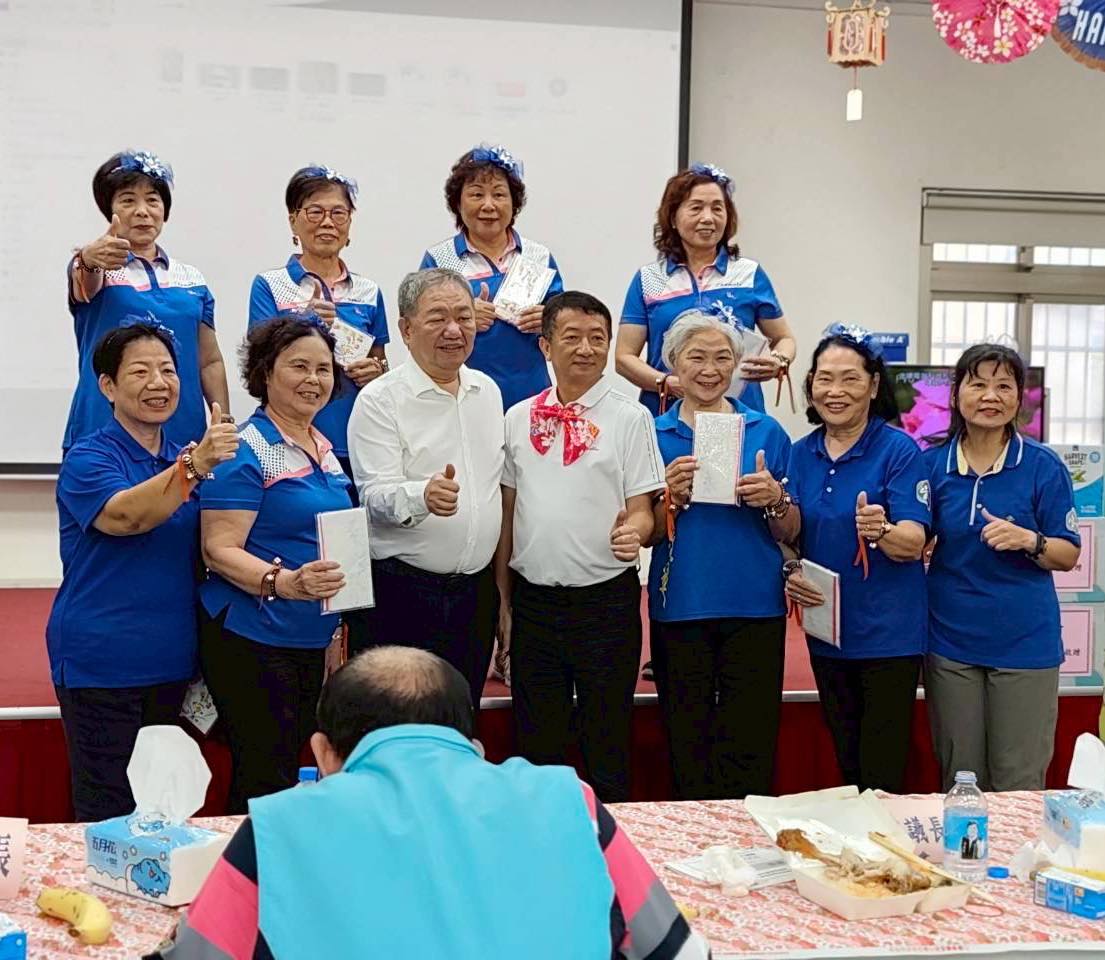 銀髮族共餐暨社區動健康銀色奇肌班成果發表照片.jpg