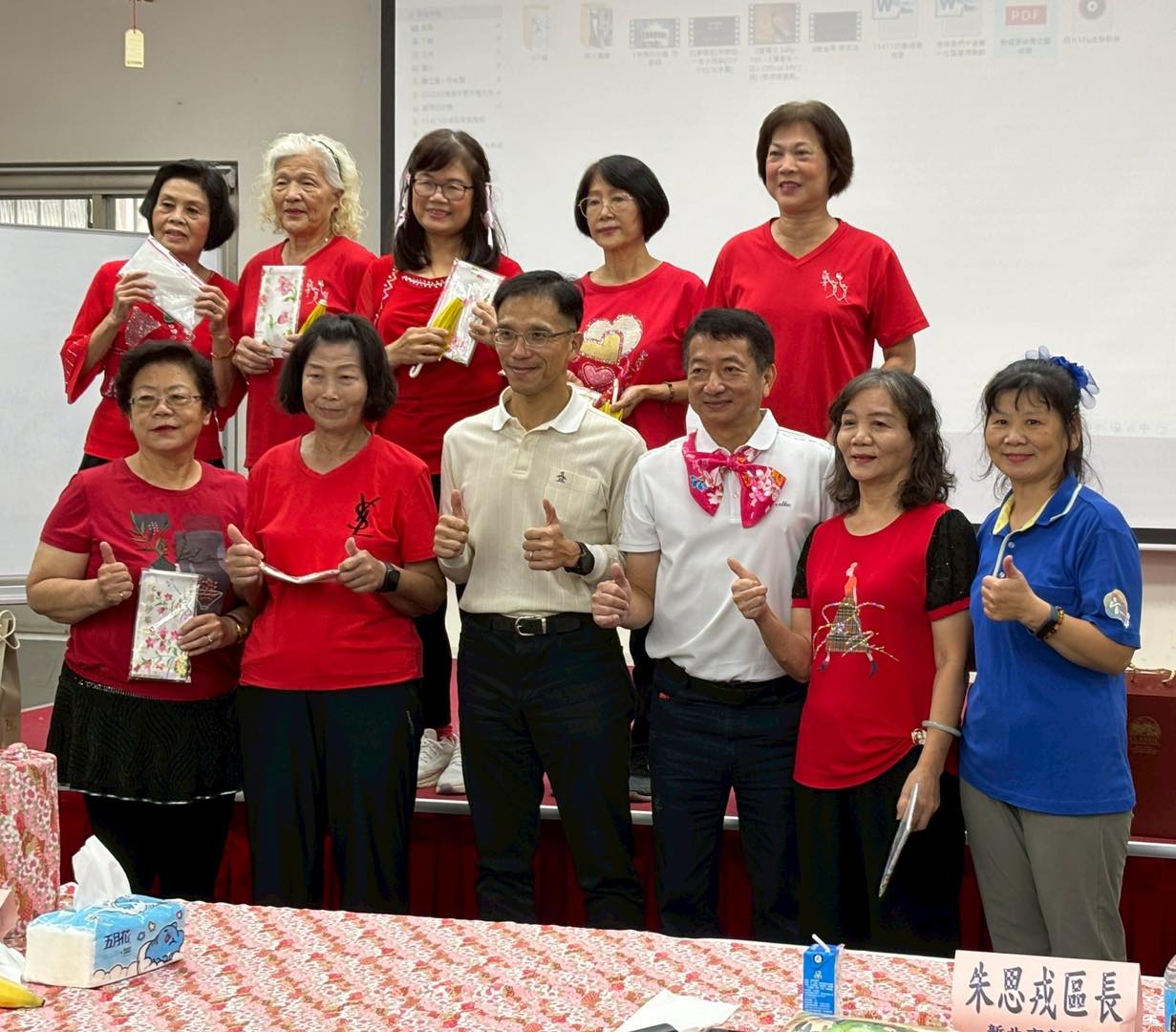 銀髮族共餐暨社區動健康銀色奇肌班成果發表照片.jpg