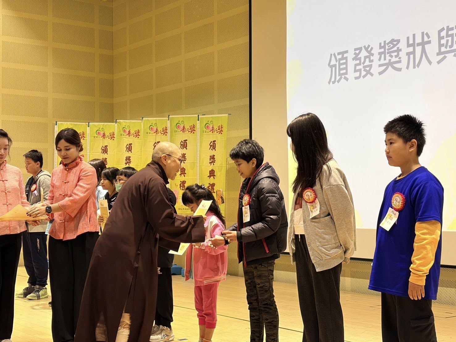 靈鷲山獎學金頒獎典禮.jpg