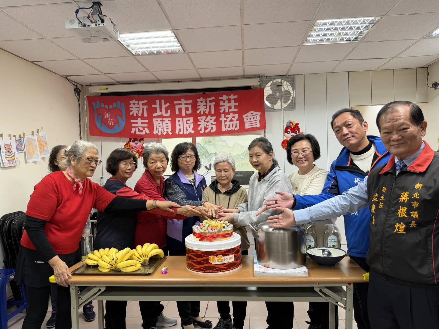 新北市新莊志願服務協會成果展暨慶生會.jpg