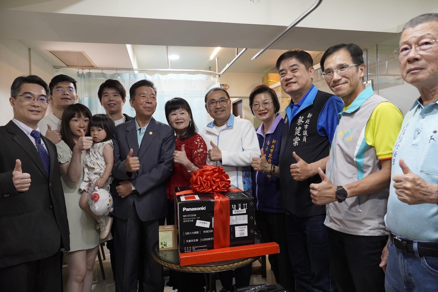 市長親訪新北市模範母親康錦花女士.jpg