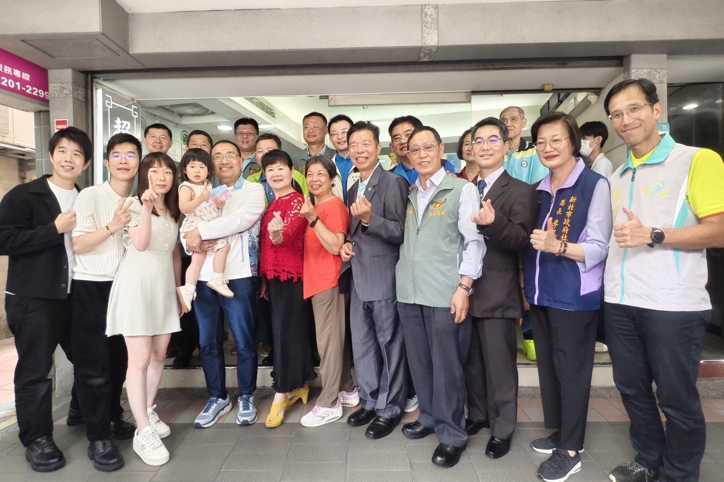 市長親訪新北市模範母親康錦花女士.jpg