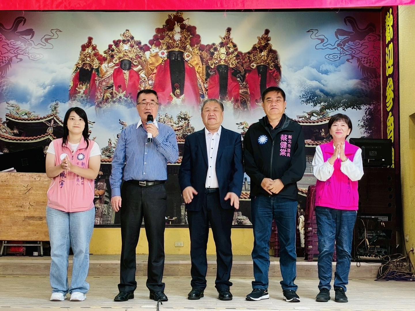 新莊擎天府獎助學金頒發.jpg