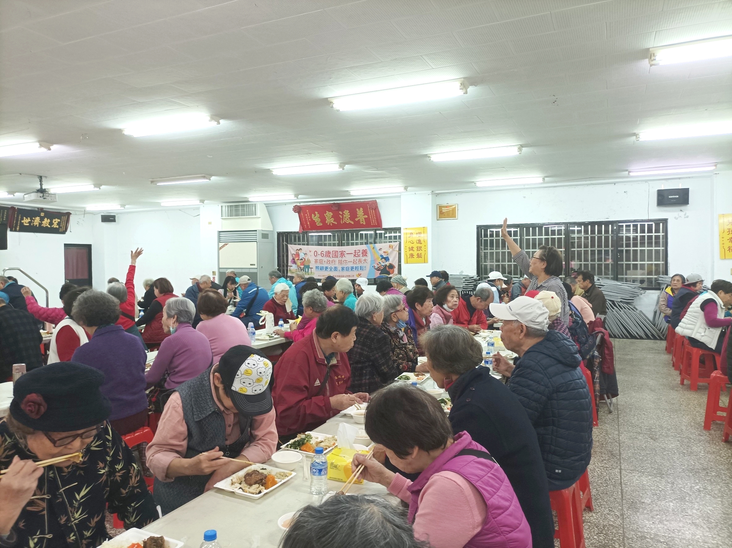 地藏庵(大眾廟)地藏庵每月十五日舉辦共餐活動