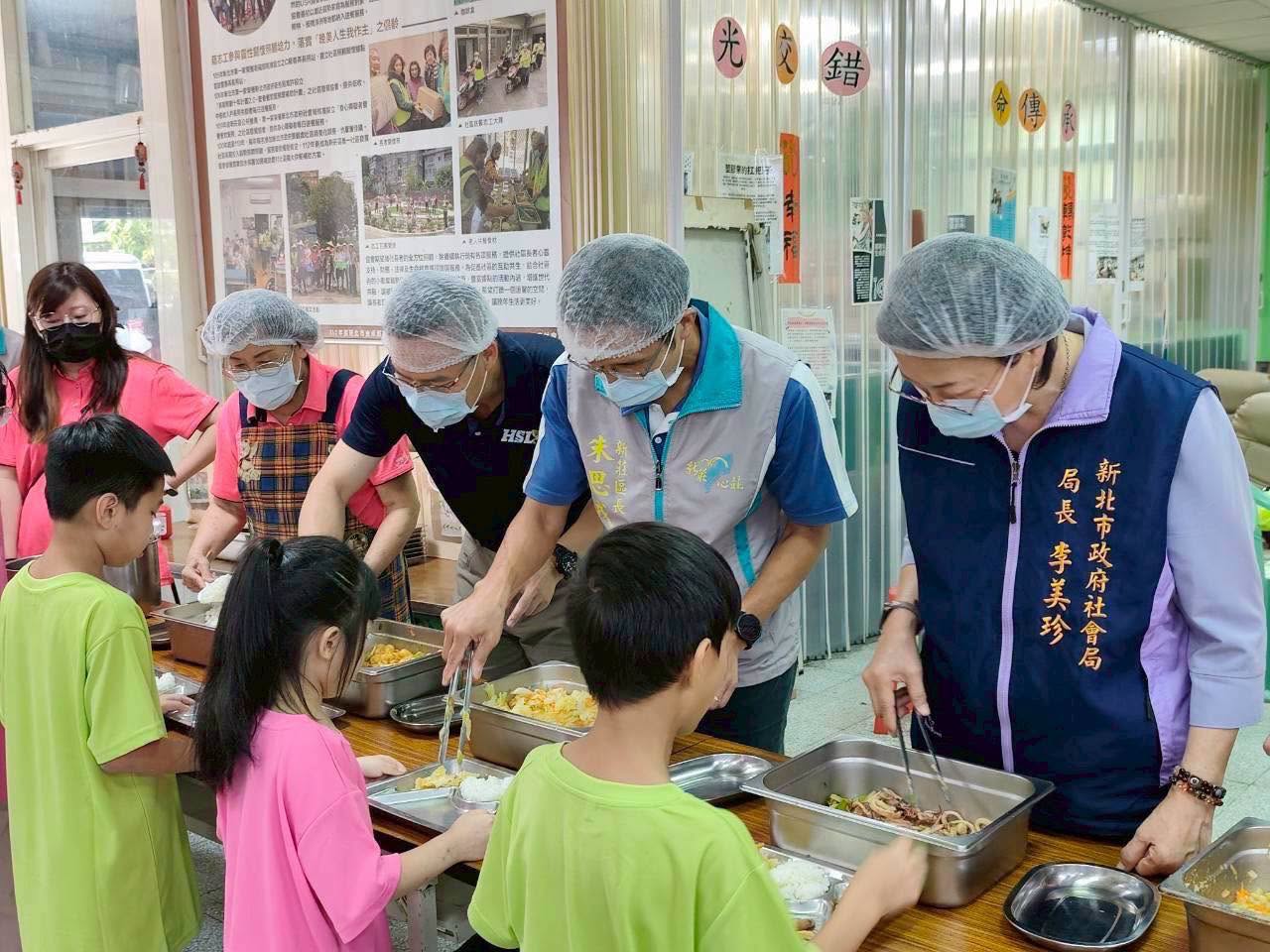 蔡氏家族「錦波號」接送專車捐贈儀式.jpg