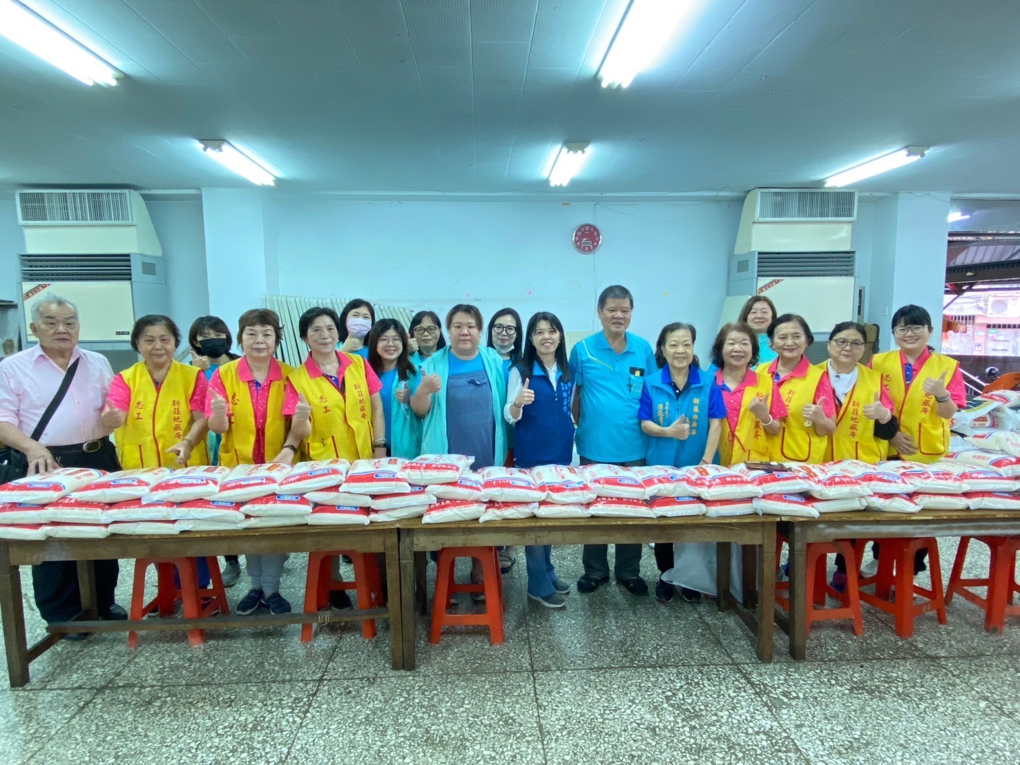 公所同仁與地藏庵志工合影